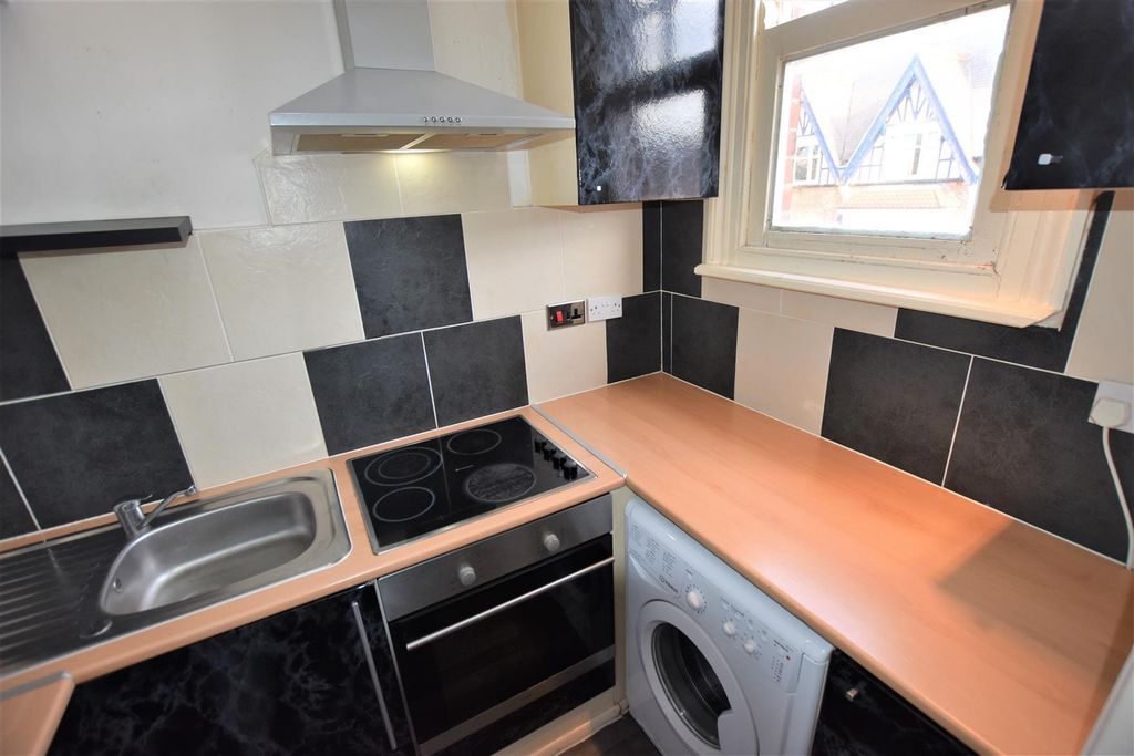 Property photo 3 of 6 Kitchen
