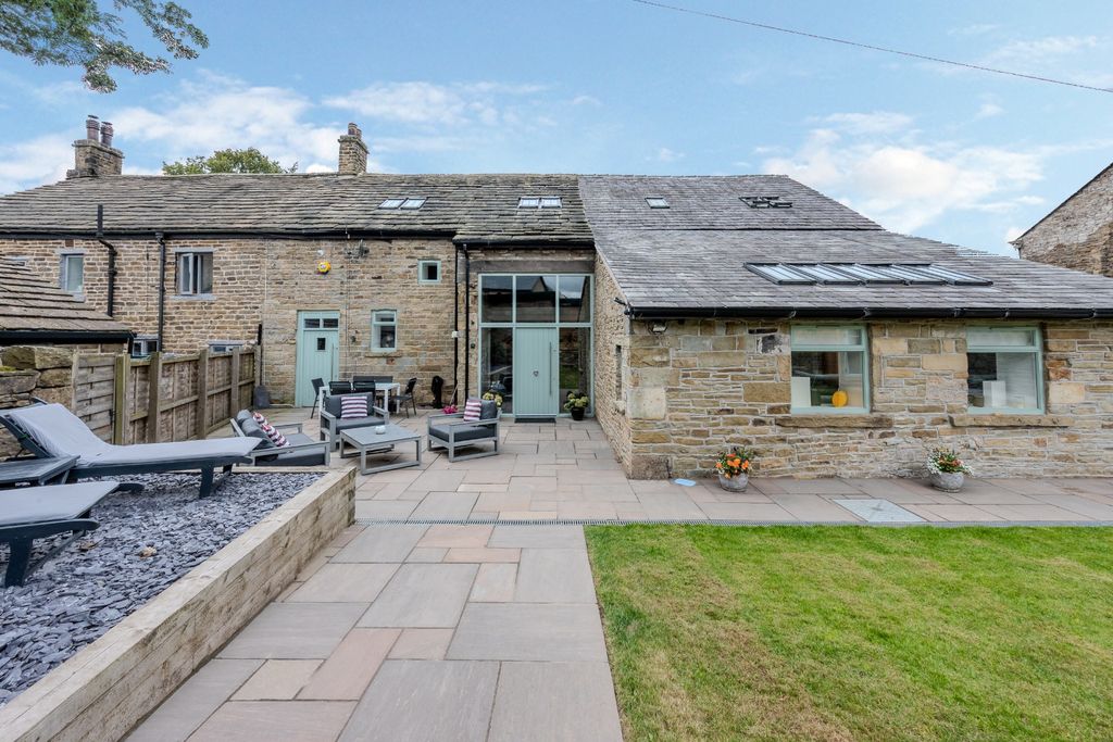 Property photo 1 of 40 3732722