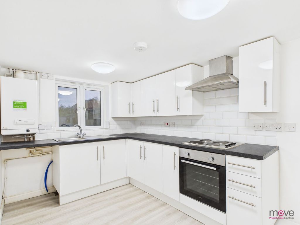 Property photo 2 of 7 Kitchen