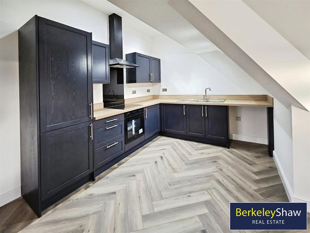 Property photo 3 of 13 Kitchen