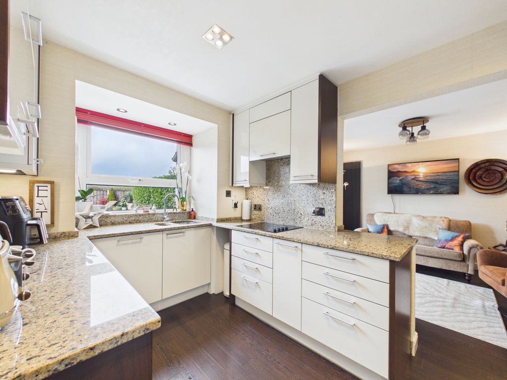 Property photo 3 of 37 Cam04789G0-Pr0032-Still018