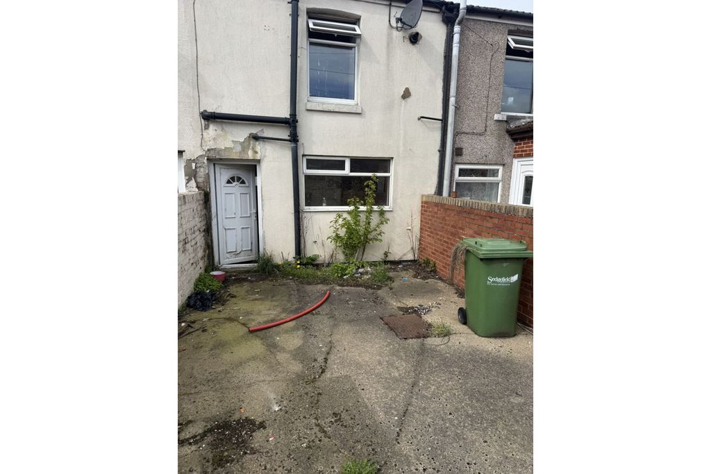 Property photo 2 of 8