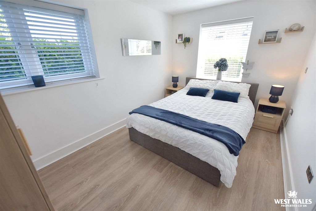 Property photo 2 of 13 4 (44).Jpg
