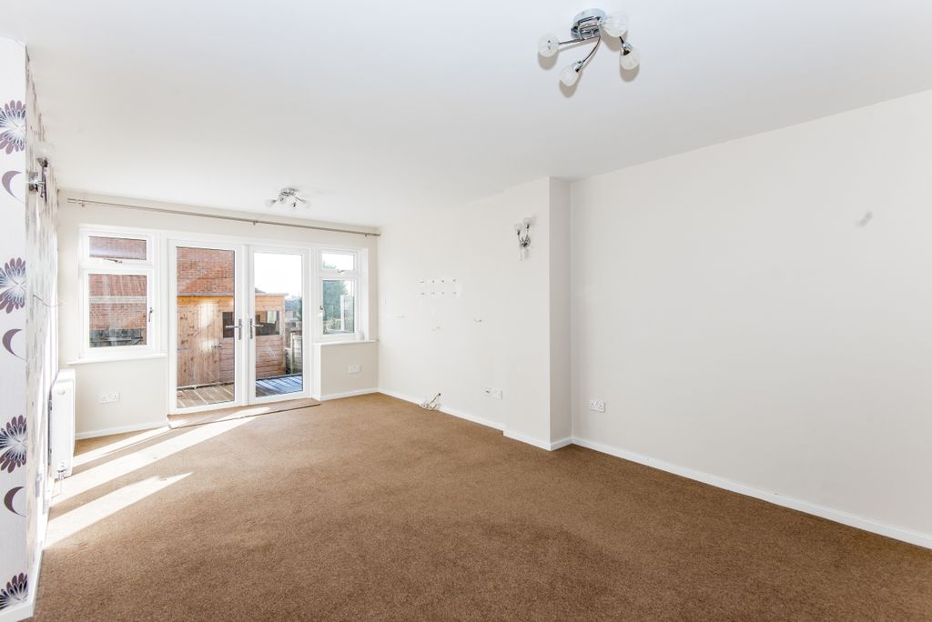 Property photo 3 of 7 Livingroom2