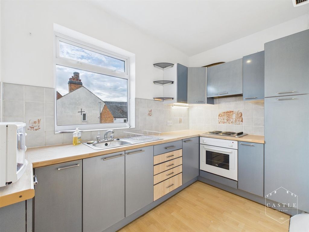 Property photo 3 of 10 Dining Kitchen