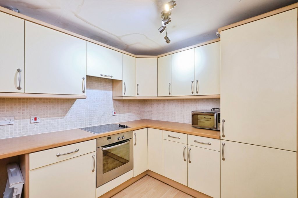Property photo 2 of 17 Photo