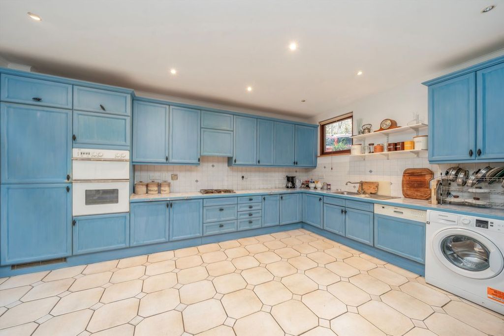 Property photo 3 of 11