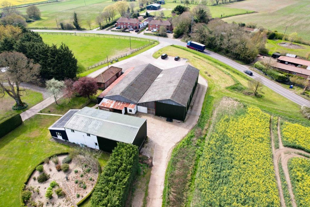 Property photo 2 of 35