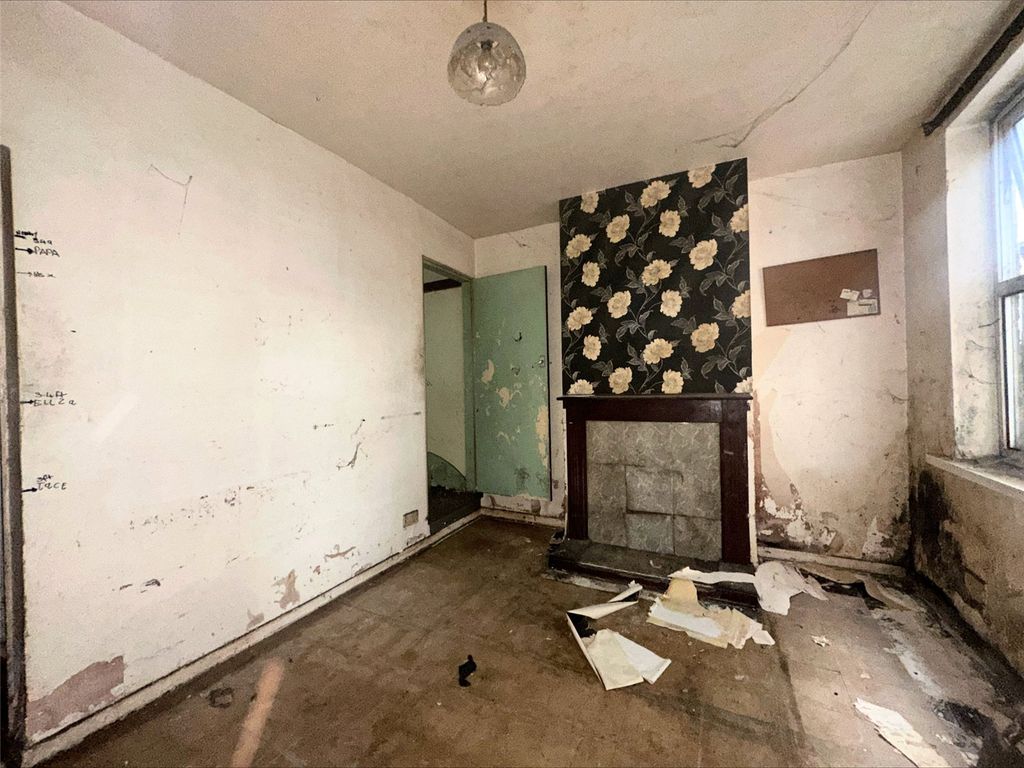 Property photo 3 of 9 Dining Room
