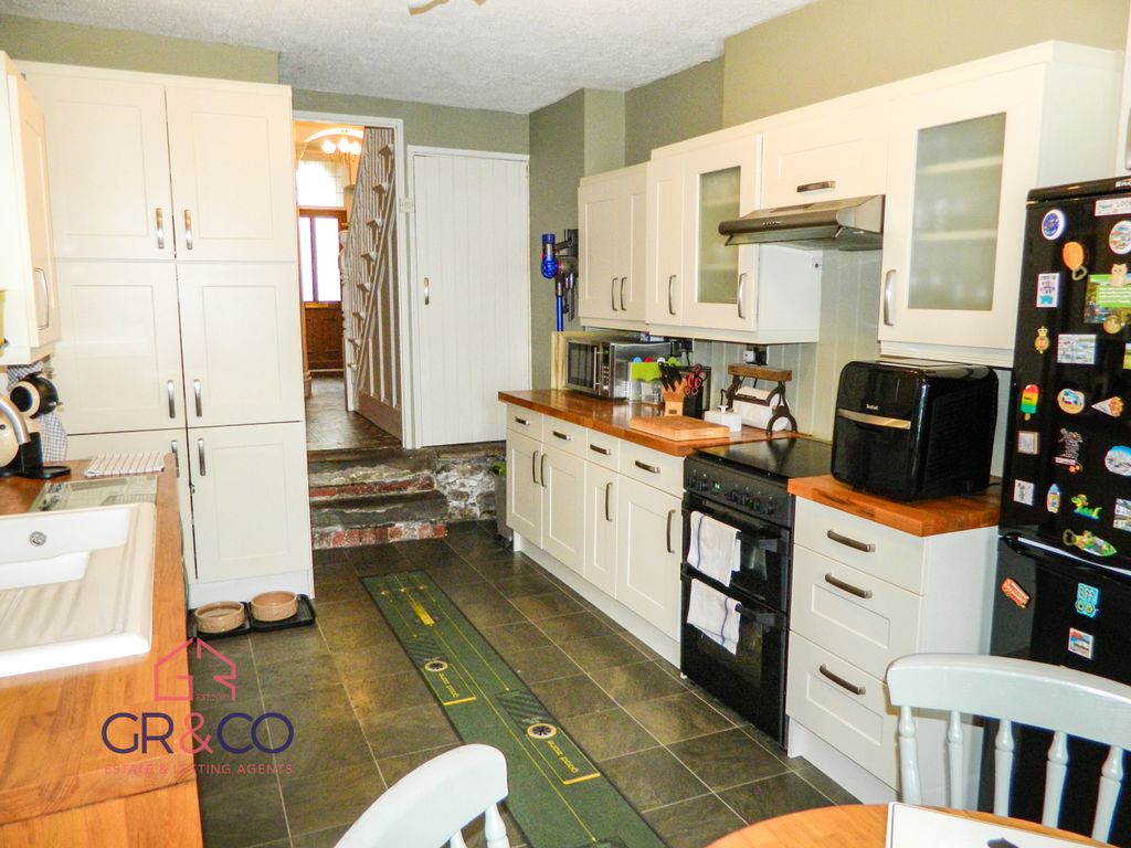 Property photo 2 of 27 Kitchen