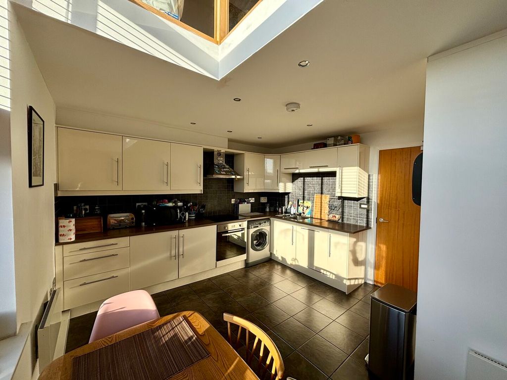 Property photo 1 of 16 Kitchen (3)