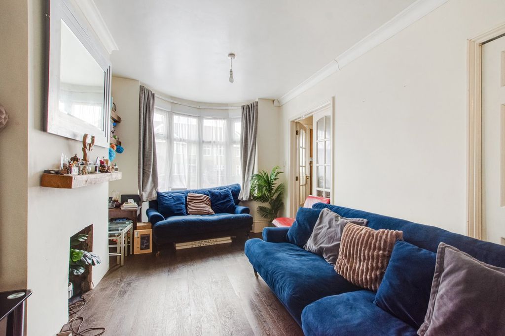 Property photo 3 of 11