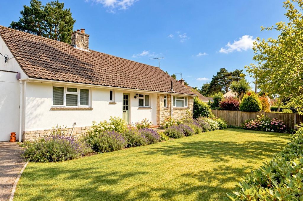 Property photo 1 of 11 2/3 Bedroom Detached Bungalow