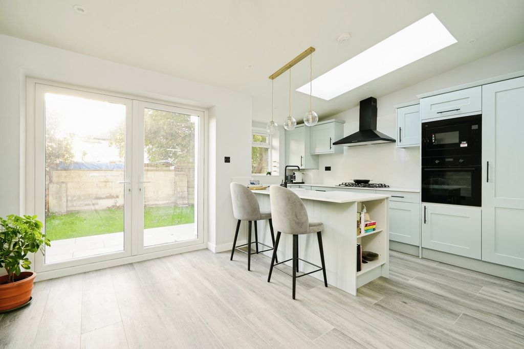 Property photo 2 of 19 Pbox-Img.Jpg