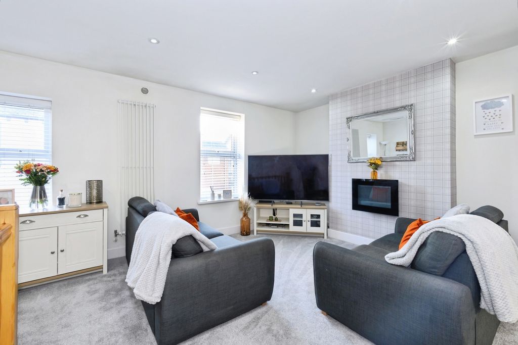 Property photo 2 of 10 Living/Kitchen