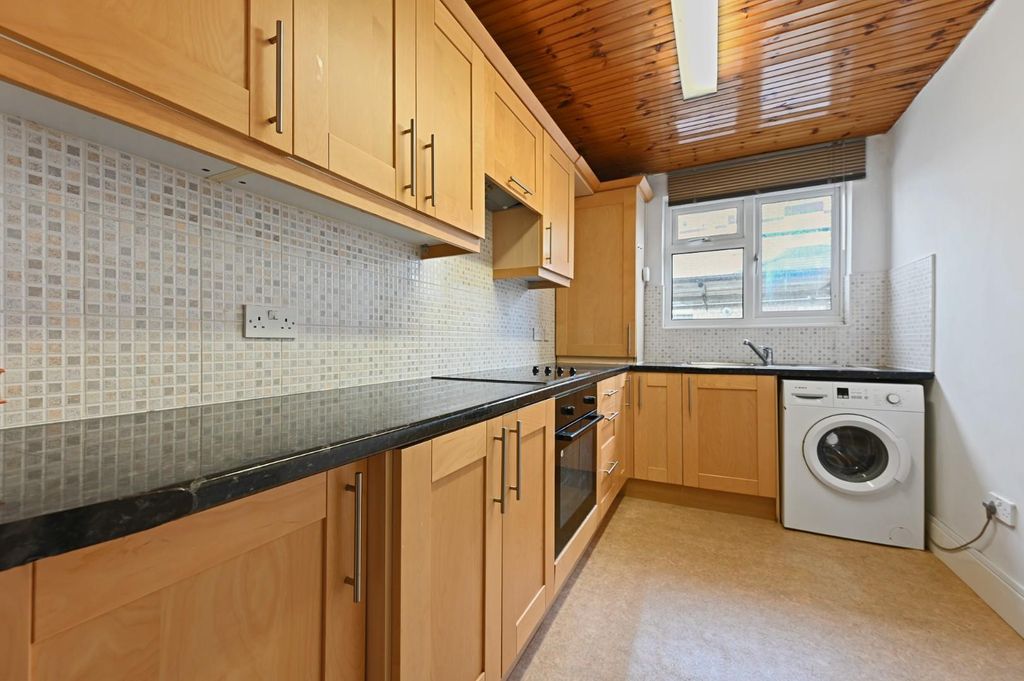 Property photo 2 of 8 5.Jpg