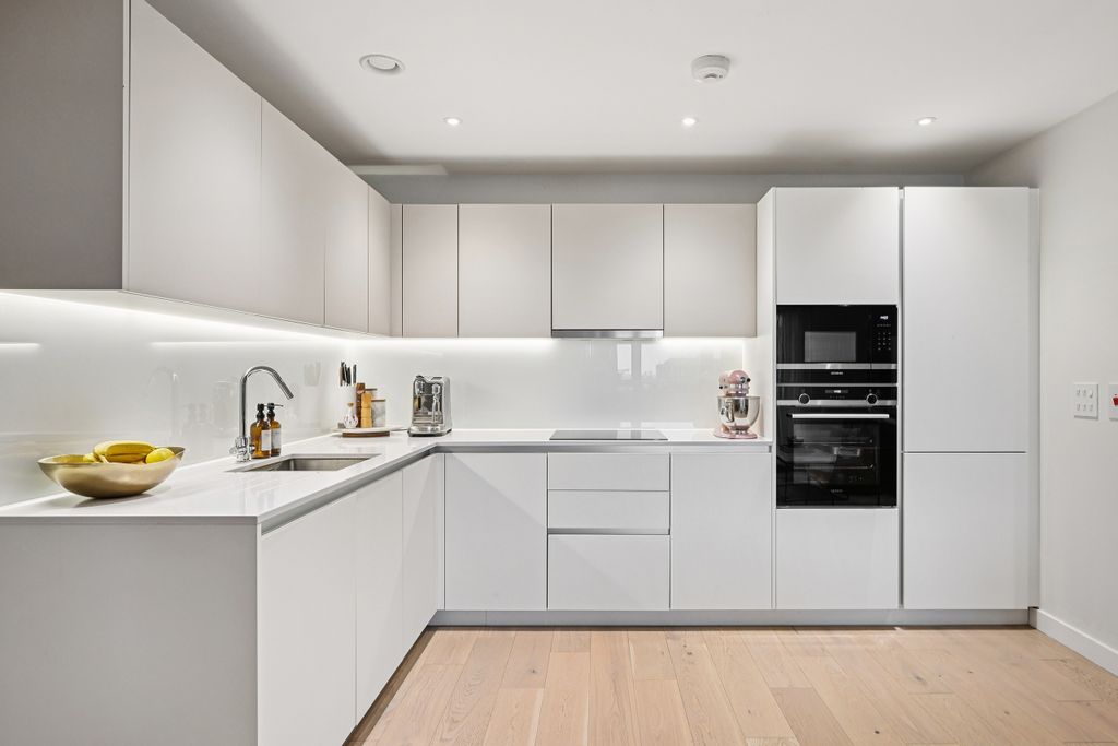 Property photo 3 of 23 Kitchen