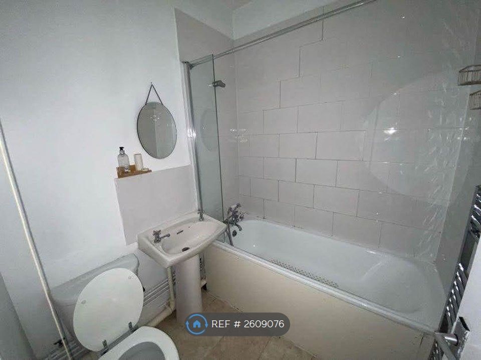 Property photo 3 of 12 Bathroom