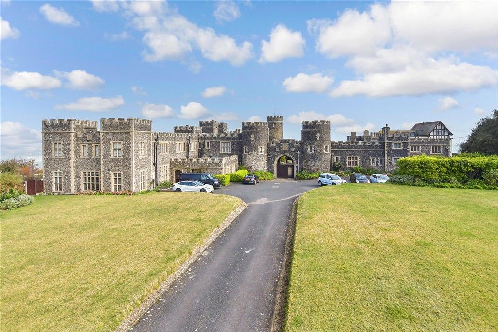 Property photo 1 of 8 External (Web)