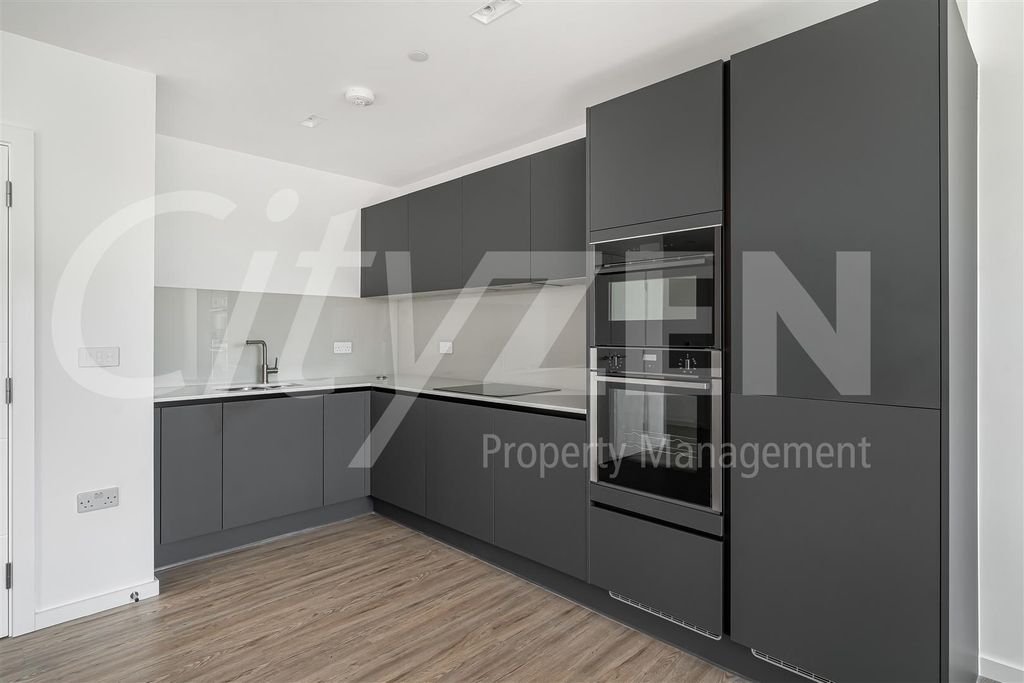 Property photo 2 of 24 Kitchen