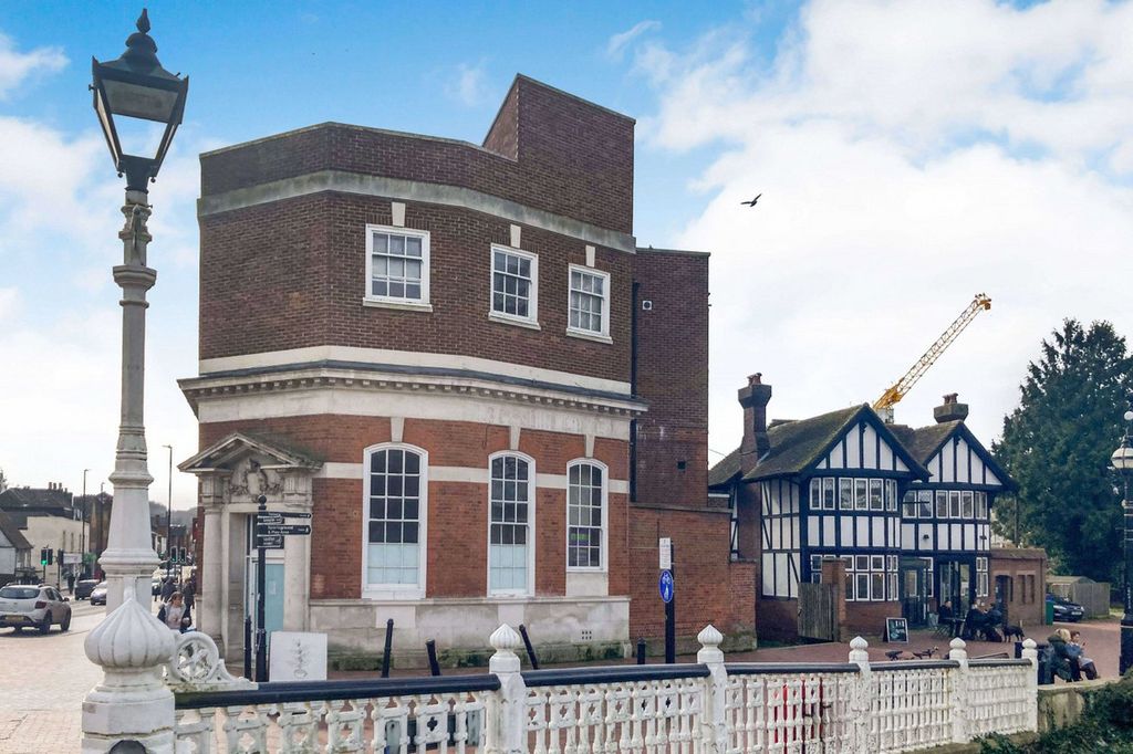 Property photo 3 of 11