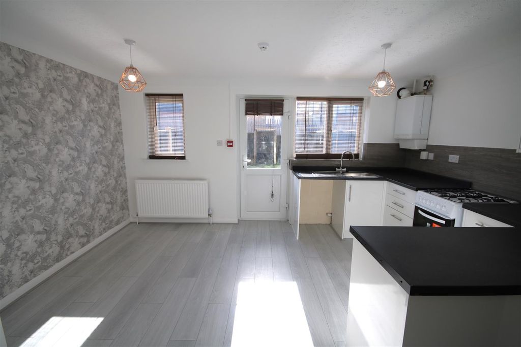 Property photo 1 of 25 Kitchen Diner.Jpg