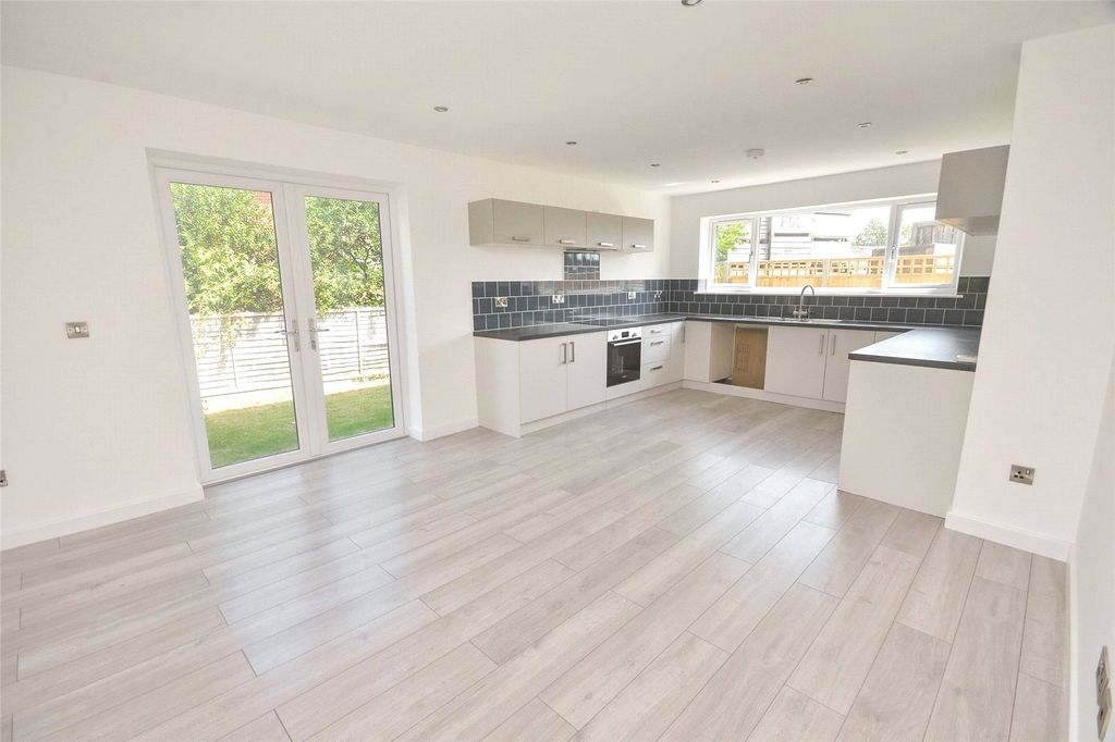 Property photo 2 of 13 Picture No. 09