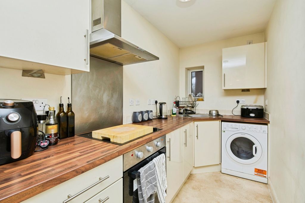 Property photo 3 of 16 Kitchen