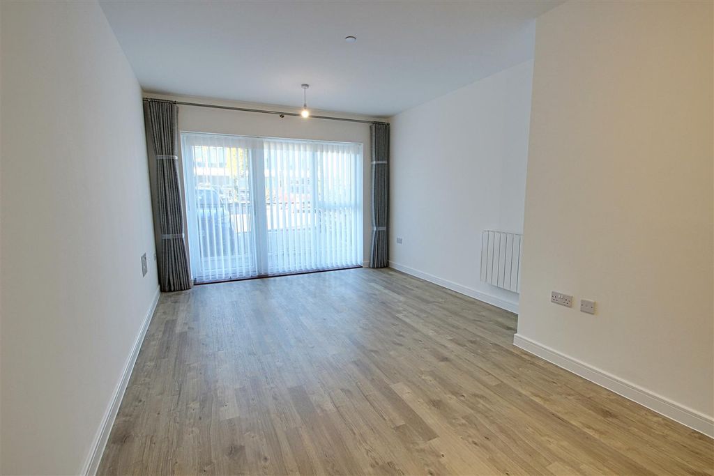 Property photo 3 of 15 Reception Room.Jpg