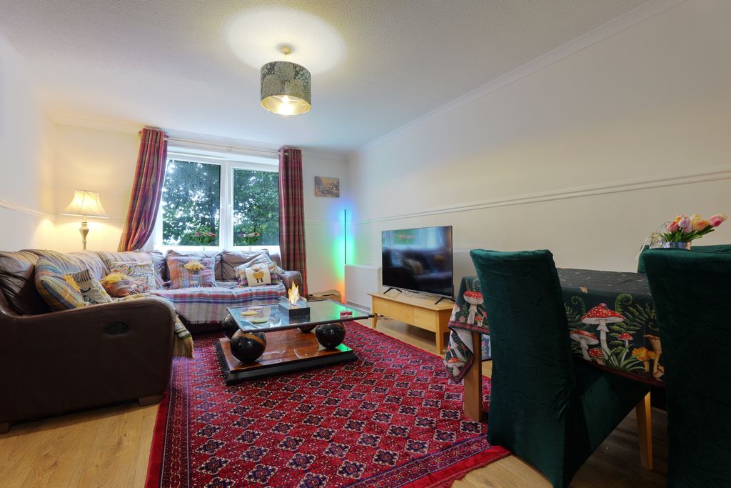 Property photo 2 of 21 0-2