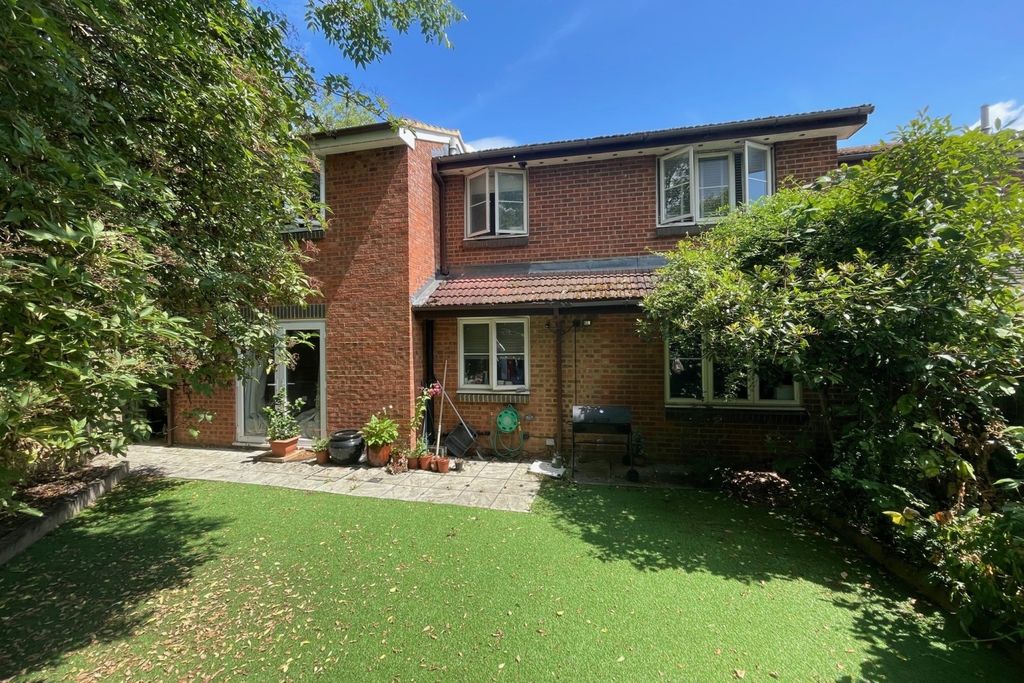 Property photo 1 of 6 Front