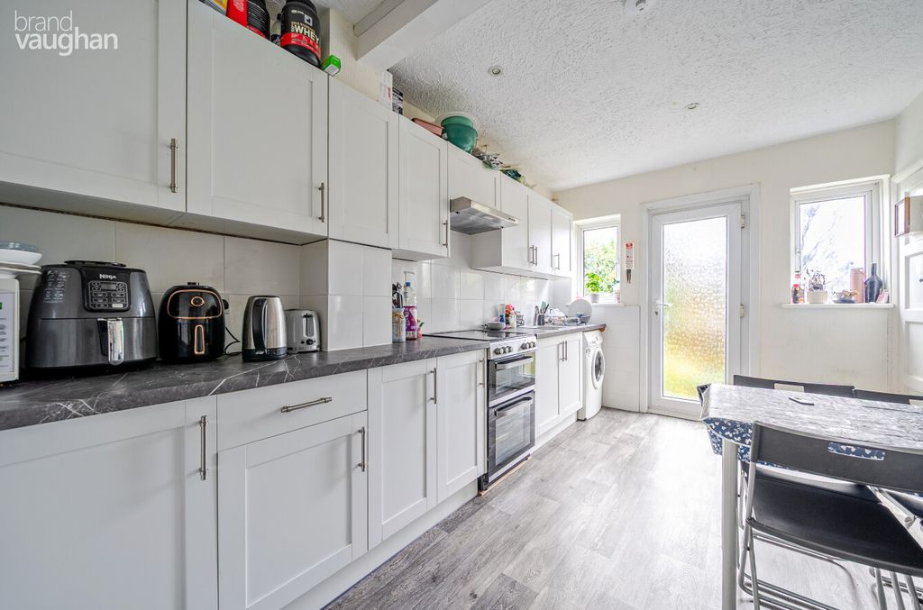 Property photo 2 of 10 d56E276c-59A0-430...