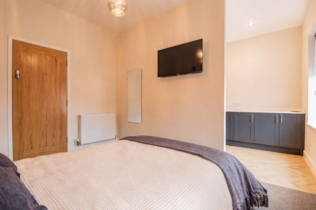 Property photo 3 of 10 15 St John St Edited Photo 11