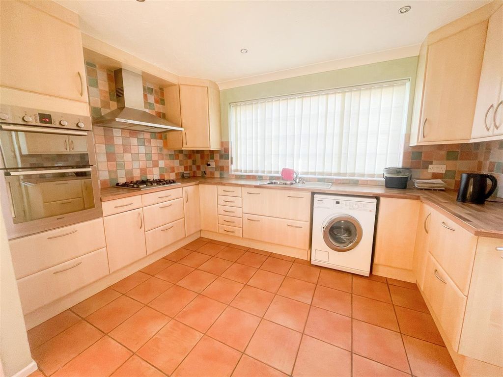 Property photo 3 of 15 Kitchen