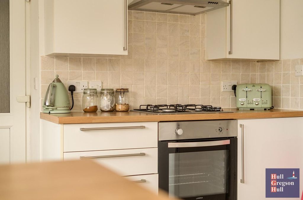 Property photo 2 of 17 A1007662-8068-49F7-8E9d-8F569E26Cfda.Jpg