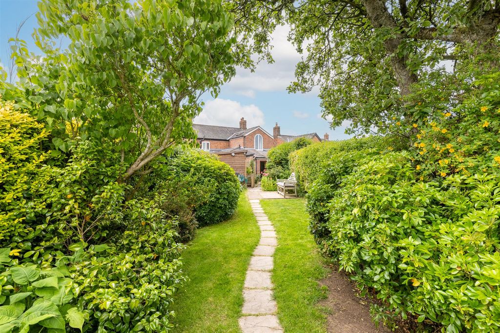 Property photo 2 of 19 3Waterloocottages-27.Jpg