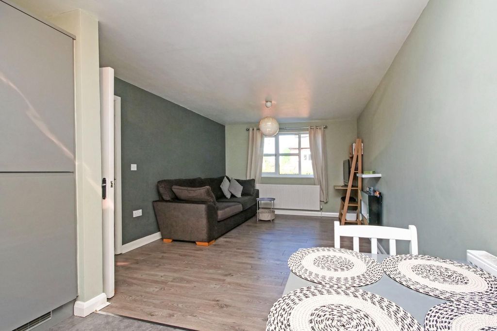 Property photo 3 of 10 Pnmb1125.Jpg