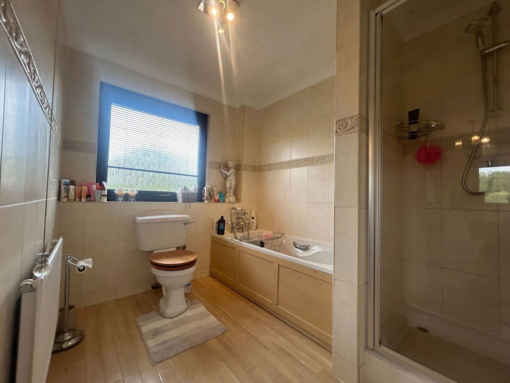 Property photo 3 of 33