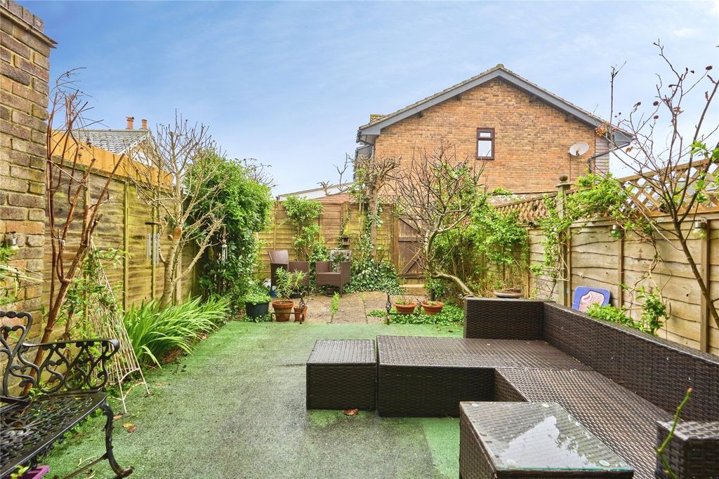 Property photo 2 of 12 Picture No. 17