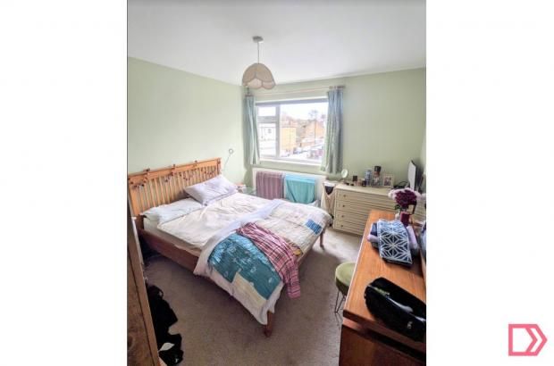 Property photo 3 of 8 Bed1.Jpg
