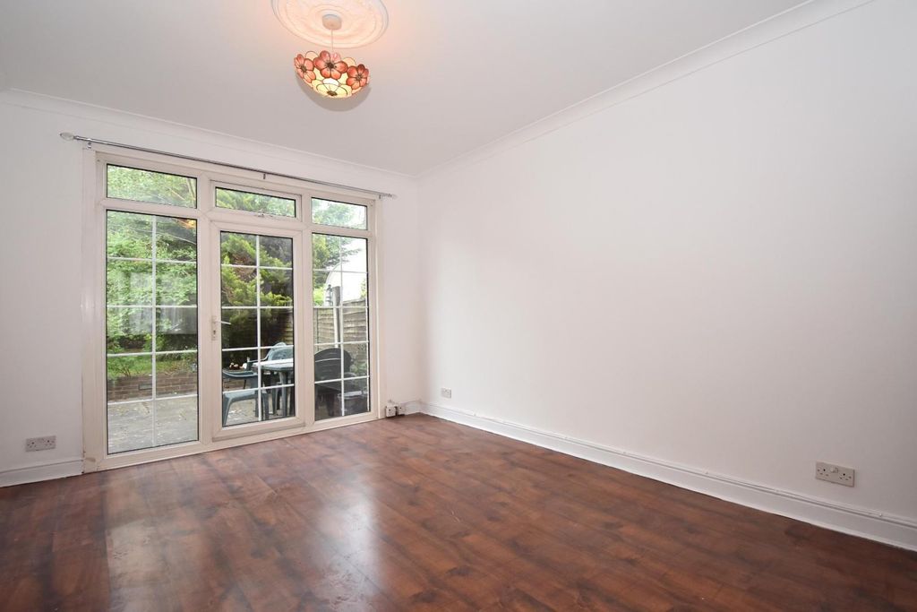 Property photo 3 of 9 Dining Area