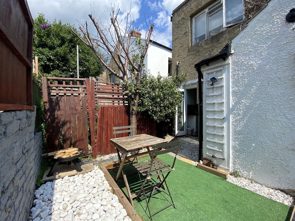 Property photo 3 of 17