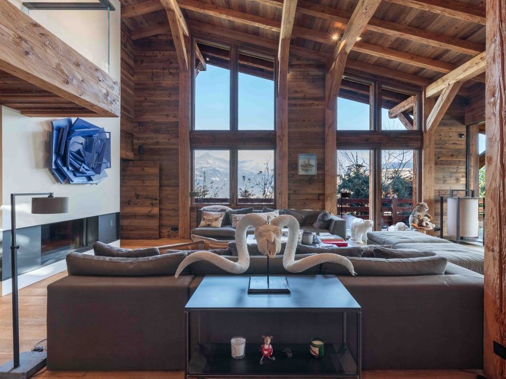 Property photo 2 of 12 Combloux Chalet For