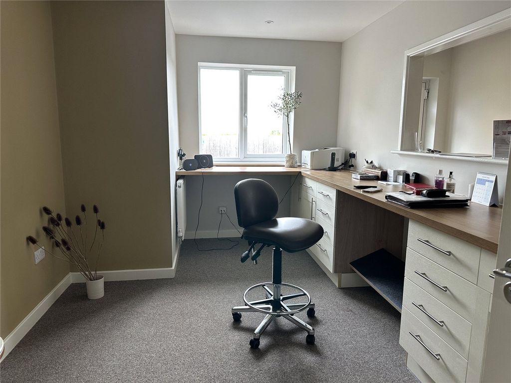 Property photo 3 of 22 Picture No. 23