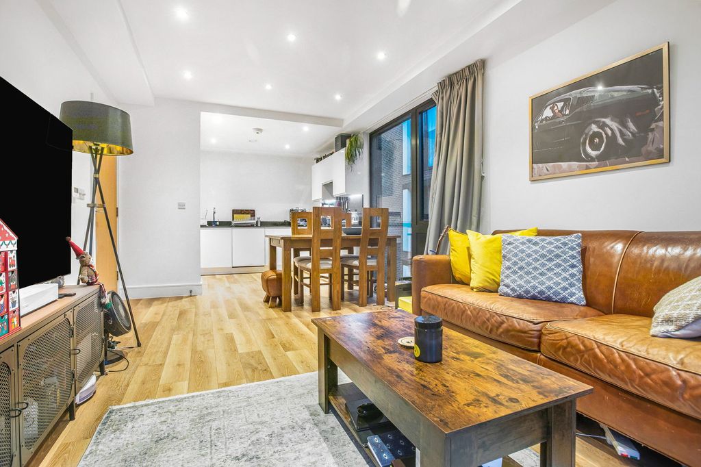 Property photo 2 of 8