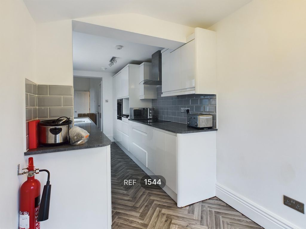 Property photo 3 of 29 Kitchen