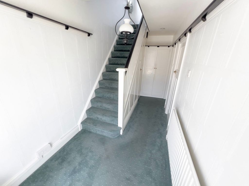 Property photo 2 of 16 Hallway