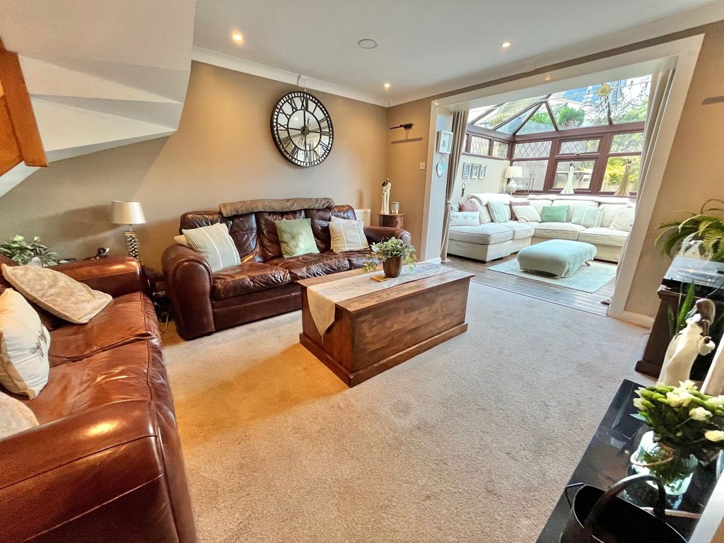 Property photo 2 of 30