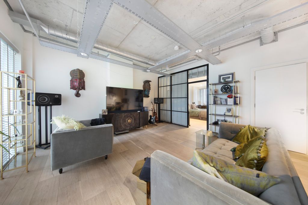 Property photo 3 of 9