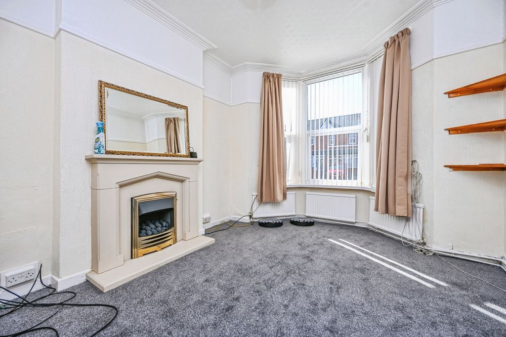 Property photo 2 of 16 Pbox-Img.Jpg